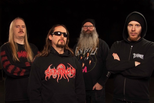 „Egyenes, könyörtelen death metal erőszakosan és intenzíven”