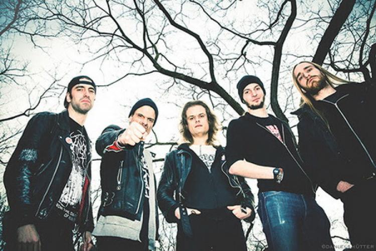 „Kortárs thrash metalban utazunk, de megpróbáljuk beleépíteni a többi hatásunkat is”