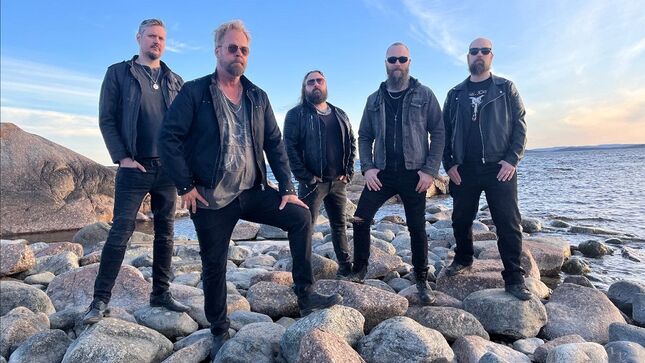 „Ez egy erőteljes, súlyos, tökös hard rock/metál-dal, amiben elvarázsolnak a fogós és fülbe ragadó dallamok”
