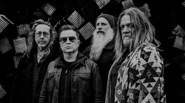 „A rock’n’rollhoz írt bizarr szerelmeslevélként tekintek az albumra”