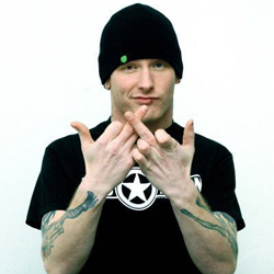Corey Taylor lenne a Velvet Revolver új énekese?