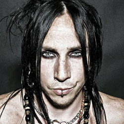 Dregen váltotta Gingert Michael Monroe mellett