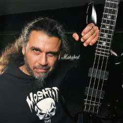 Tom Araya jól van, nem marad el több koncert
